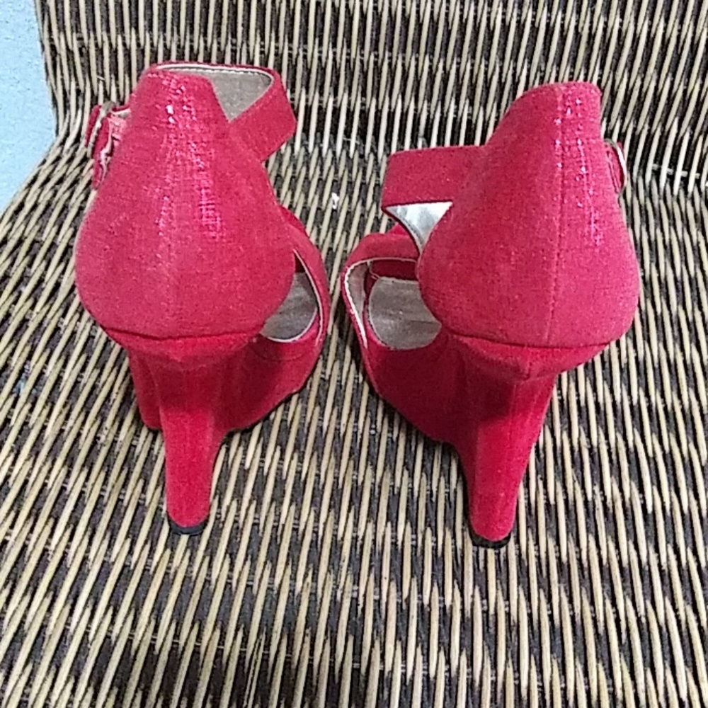 Shoes - Picture 4 of 4